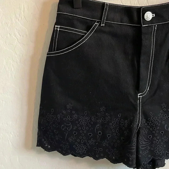 🆕 STAUD Noemie Embroidered Denim Shorts - Picture 3 of 6